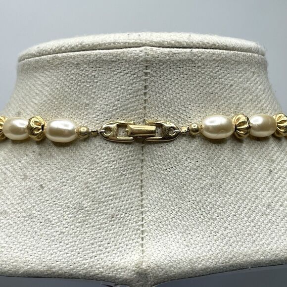Vintage Napier Cream Lucite Pearl Beaded Necklace Gold Tone Statement 31” Long - Picture 6 of 8